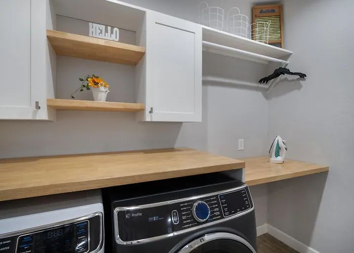 Westgate Retreat, Family & Pet-friendly 4br * Glendale